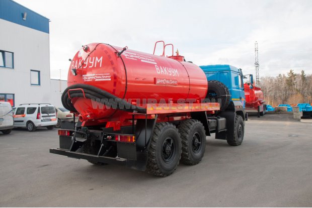 Автоцистерна вакуумная МВ-10 КО УСТ-5453 на шасси Урал 5557-80Е5