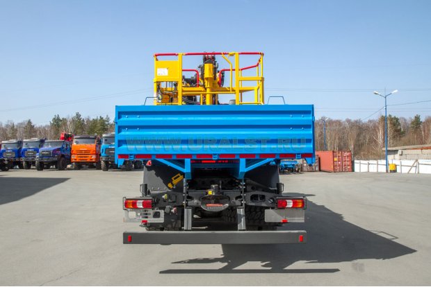 Бортовой автомобиль КМУ ИТ-200 Mercedes-Benz Arocs 5 3348A 
