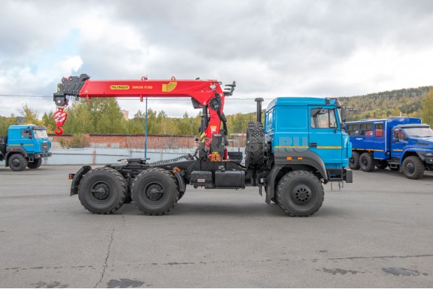 Седельный тягач с КМУ ИТ-150 (тросовый) УСТ 5453 Урал 44202-82Е5