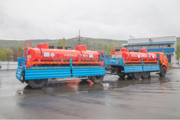 Контейнеровоз Камаз 43118-50 УСТ-54531J + Прицеп контейнеровоз ПК 10-21-6Б + Контейнер-цистерна КЦ-11-2Н УВТ УСТ 94653