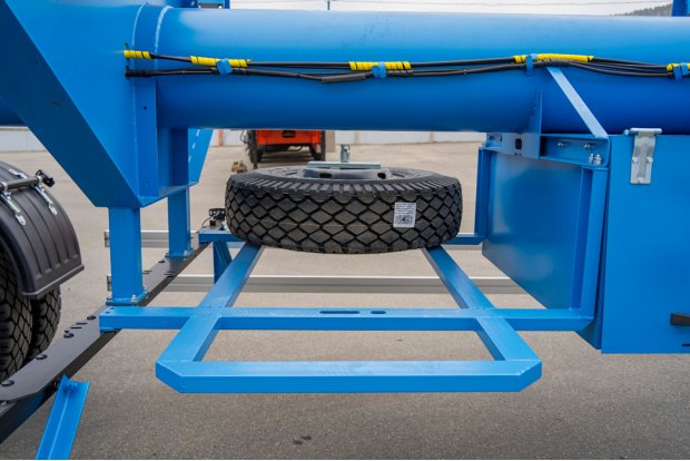 Корзина под lдва запасных колеса