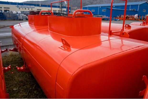 Цистерна с надрамником АТЗ 12-2Б