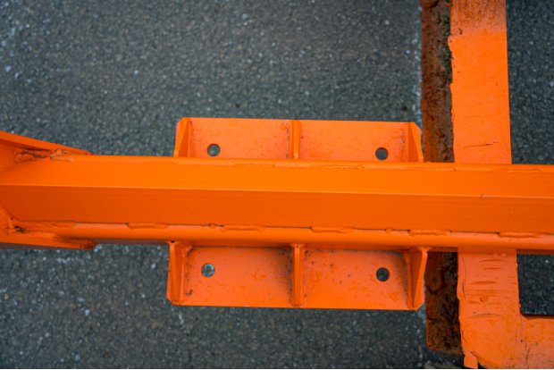 Крепление коника