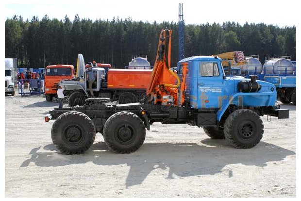 Седельный тягач с КМУ 90-01 УСТ 5453 Урал 5557-60Е5