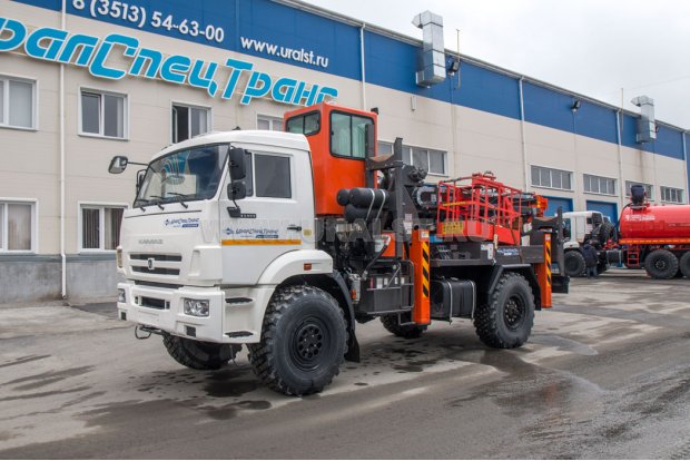 БКМ с SOOSAN SA040C УСТ 54535 Камаз 43502 (с кабиной оператора)