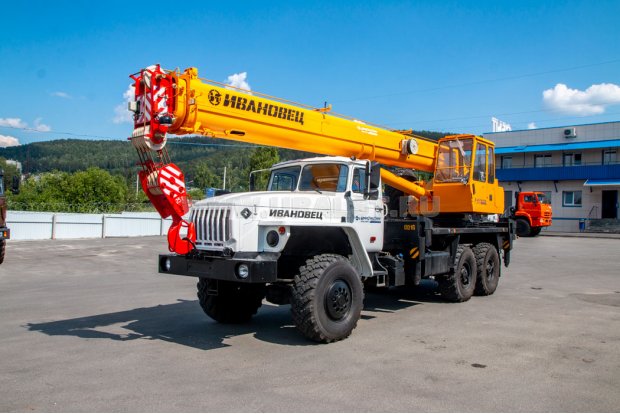 Автокран КС 45717-1 "Ивановец" Урал 4320Е5