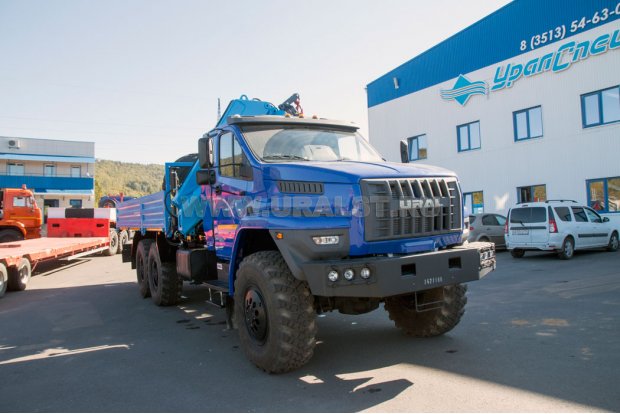 Грузовой бортовой автомобиль Урал 4320-72Е5 с КМУ ИМ-180