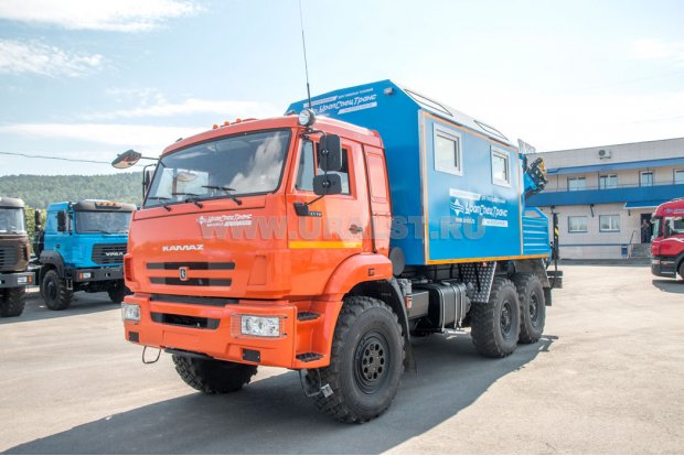 Передвижная авторемонтная мастерская (ПАРМ) на шасси Камаз 43118-46 с грузовой платформой и КМУ ИМ-95