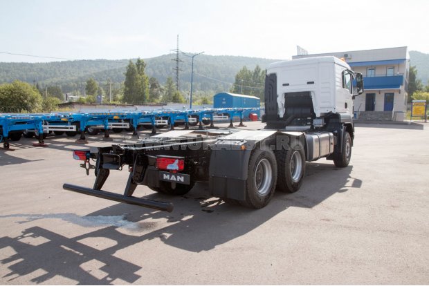 Шасси автомобиля MAN 33.440 6x4 BB-WW