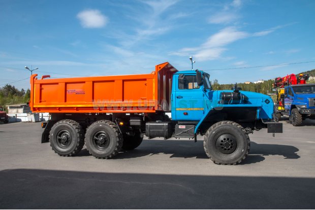 Самосвал Урал 5557-60Е5 с трёхсторонней разгрузкой