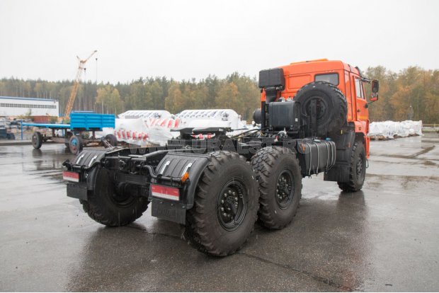 Седельный тягач Камаз 43118-50 со спальным местом УСТ-5453