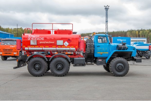 Автотопливозаправщик АТЗ-9-2Б УСТ 5453 Урал 5557-60Е5