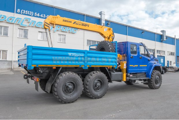 Автомобиль бортовой с КМУ SOOSAN SCS 524 (тросовый) УСТ 54534V Урал NEXT 4320-72Е5И06, сдвоенная кабина