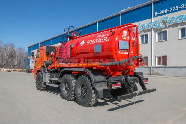 Автоцистерна вакуумная для нефтепродуктов АКН-10 ВК УСТ 5453 Камаз 43118-50 дополнительные трубы для сбора нефти, сп.м., доработка под ДОПОГ