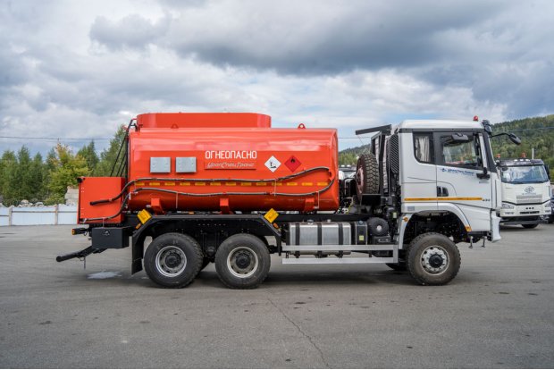 АТЗ-17-2 два отсека, УВТ-40, УСТ 5453, SHACMAN (ШАКМАН) SX32586V385 6х6, 315/80R22,5, КБ 3775мм. (двускатная ошиновка)