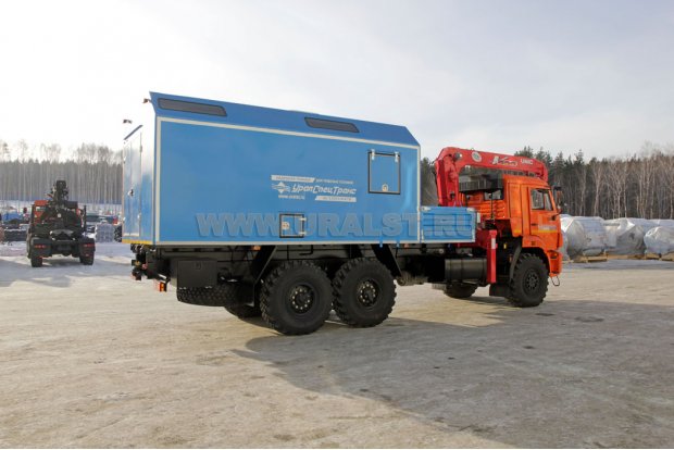 Маслостанция УСТ-5453 с КМУ UNIC UR-V504 на шасси Камаз 43118-46
