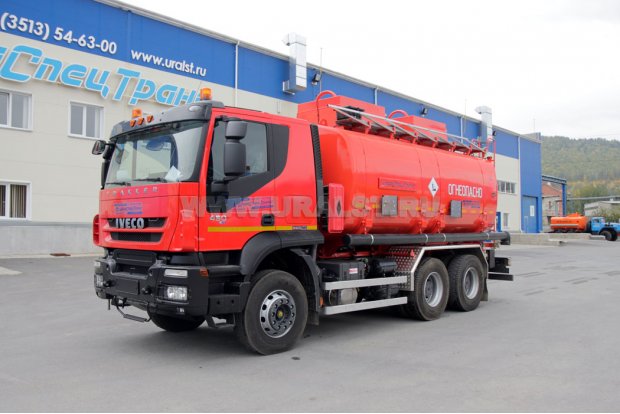 Автоцистерна УСТ-5453VA на шасси IVECO TRAKKER