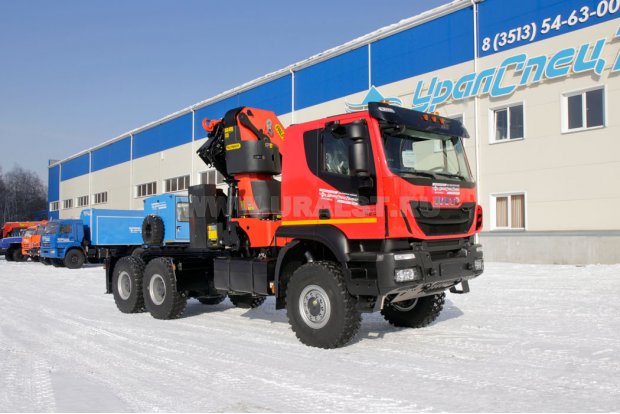 Седельный тягач IVECO-AMT с краном-манипулятором