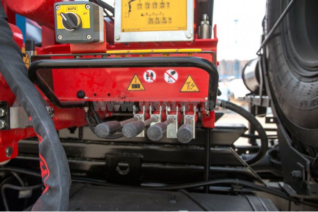 Бортовой с КМУ Fassi F155A.0.22 за кабиной УСТ 5453 Урал 4320-4971-82, сп.м