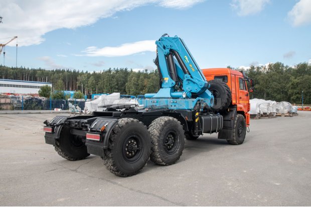Седельный тягач с КМУ ИМ-240-04 УСТ 5453 Камаз 43118-50 сп. м.