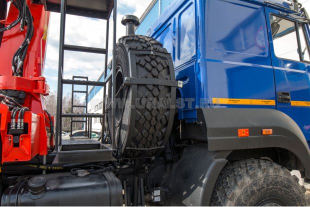 Седельный тягач с КМУ KS-1256G-II УСТ 5453 Урал 44202-82Е5