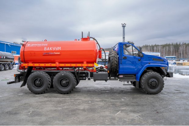 Автоцистерна вакуумная коммунальная МВ-10 КО УСТ 5453 Урал NEXT 4320-6951-72, ревизионный люк, подогрев сливного крана