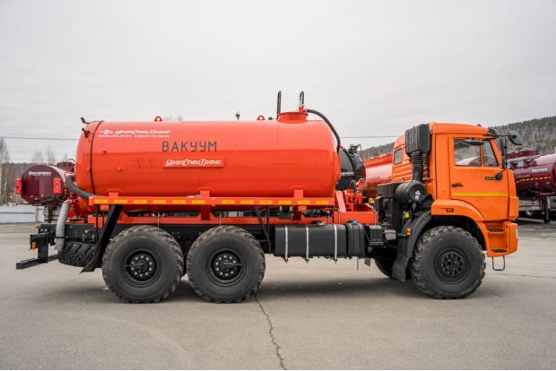 Автоцистерна вакуумная коммунальная МВ-10 КО УСТ 5453 Камаз 43118, ревизионный люк, подогрев сливного крана, ремен. привод