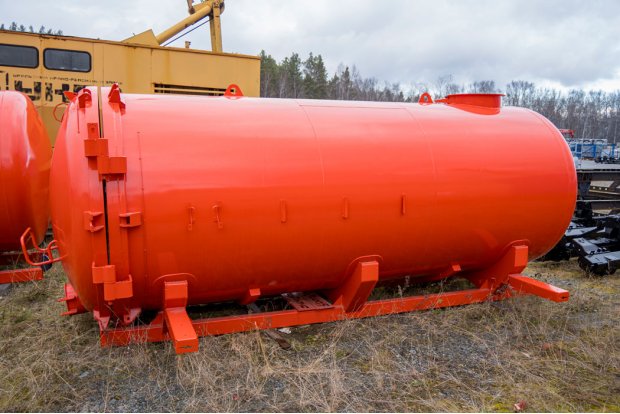 Цистерна с надрамником АКН (МВ) 10-ОД