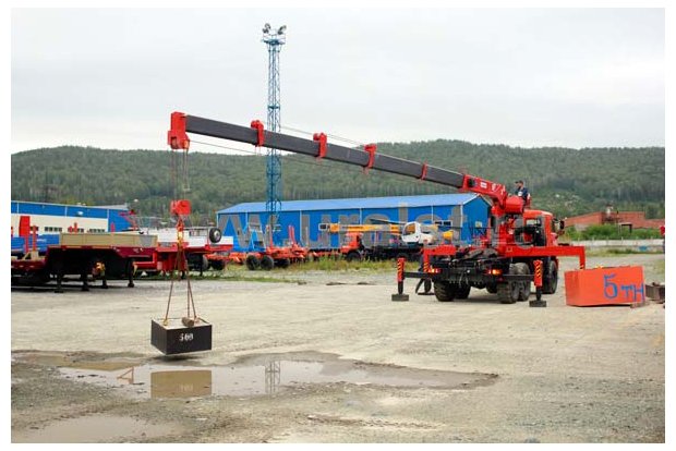 Седельный тягач с КМУ KS-1256G-II (тросовый) УСТ 5453 Камаз 44108 (CUMMINS)