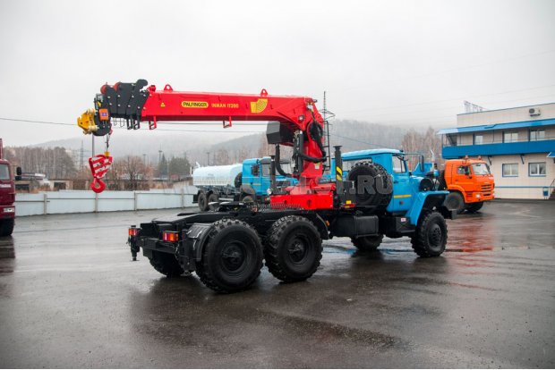 Тягач Урал 4320 с КМУ ИТ-200