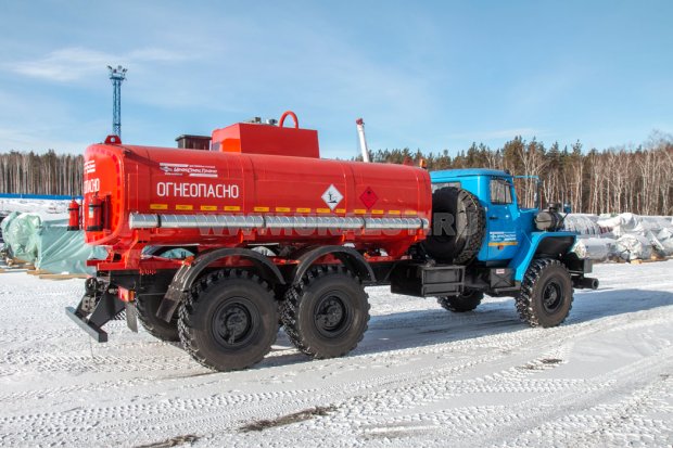 Автотопливозаправщик Урал АТЗ-11Б УСТ-5453