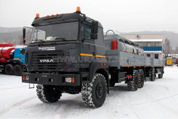 Бортовой контейнеровоз Урал М 4320-4971-82М