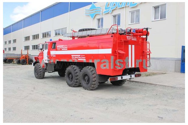 АЦ-8,0-40 Урал 4320 в кабине