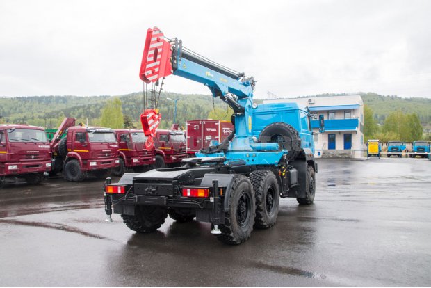 Седельный тягач с КМУ ИМ-240А (тросовый) УСТ 5453 Урал 44202-82Е5