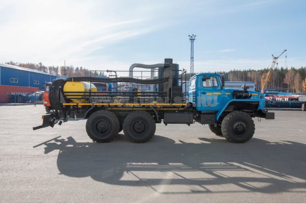 Агрегат для депарафинизации скважин АДПМ-12/150 Урал-5557-60Е5