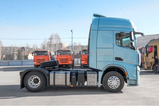 Тягач SHACMAN (ШАКМАН) X6000 4х2 шины 295/80-R22,5, ССУ 1150