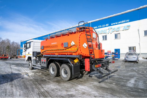 АТЗ-17-2 два отсека, УВТ-40, УСТ 5453, SHACMAN (ШАКМАН) SX32586V385 6х6, 315/80R22.5, КБ 4575 мм.