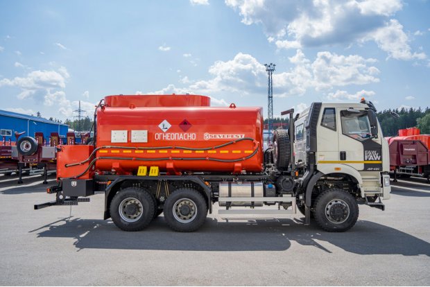 Автотопливозаправщик АТЗ 17-2Б УВТ-40 УСТ 5453 FAW 3250