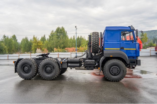 Седельный тягач Урал 63704-0111-01Е5