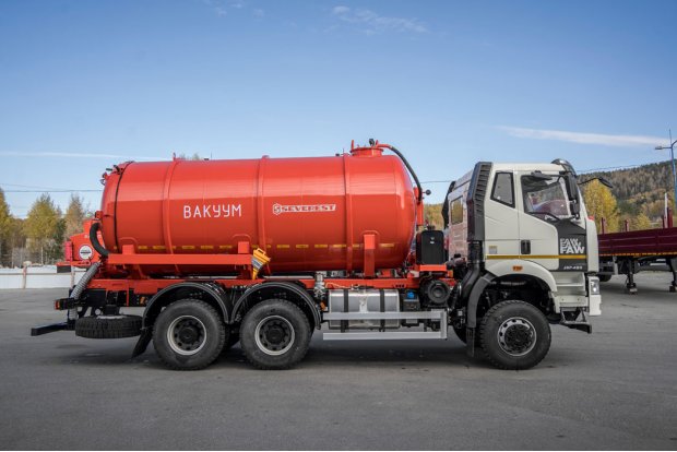 Автоцистерна вакуумная коммунальная МВ-16 КО УСТ 5453 FAW 3250 6Х6
