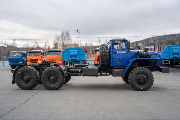 Седельный тягач УСТ 5453 Урал 4320-60