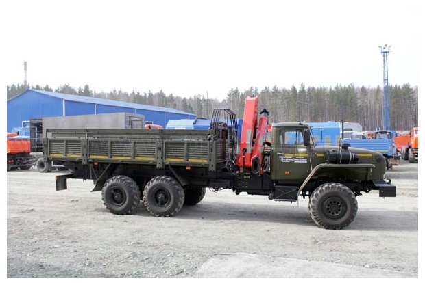 Бортовой автомобиль Урал с КМУ