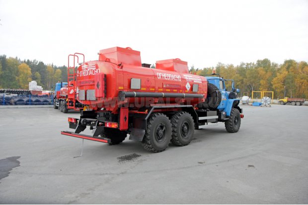 Автотопливозаправщик УСТ-5453