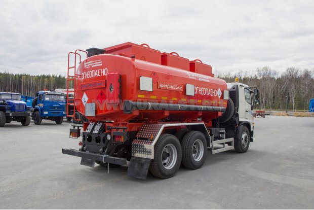 Топливозаправщик HINO