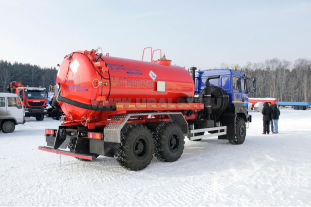 Автоцистерна нефтепромысловая АКН-10