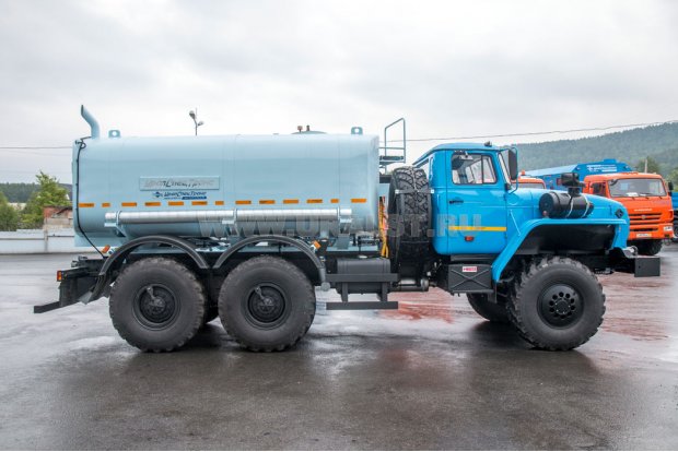 Автоцистерна для воды АЦПТ-8НО УСТ 5453 Урал 5557-1112-60 насос, обогрев