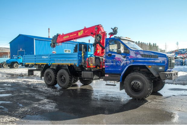 Автомобиль бортовой с КМУ ИТ-200 (тросовый) УСТ 54532Е Урал NEXT 4320-72Е6Г38