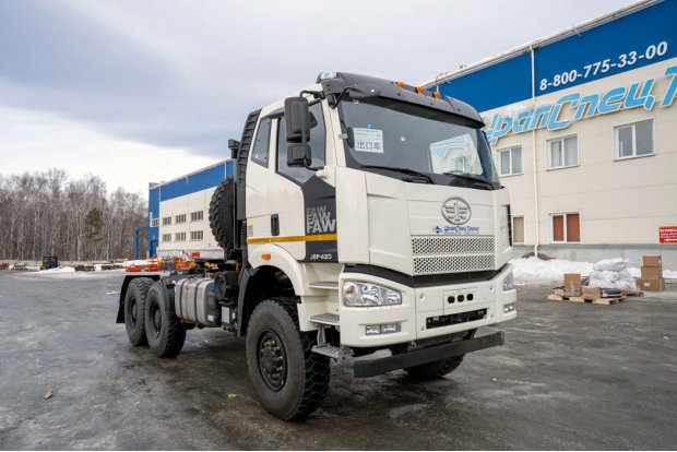 Седельный тягач УСТ 5453 FAW 3250 (6х6), КБ 3675, ССУ 1600 мм, 2", 14R20