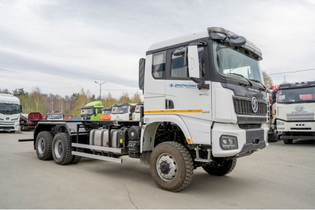 Контейнеровоз УСТ 5453 SHACMAN SX32586V385 6х6, база 4575мм (без бортов) ДОПОГ