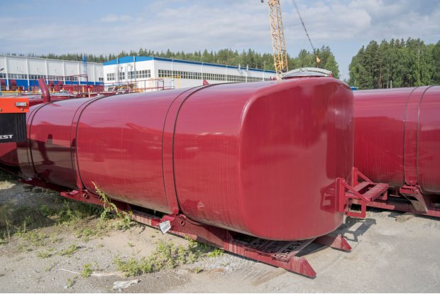 Цистерна с надрамником АЦПТ-10НО УСТ Урал, КАМАЗ (667)